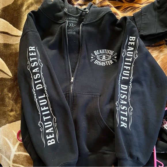 ***SOLD***Bundle Beautiful Disaster - Picture 2 of 5